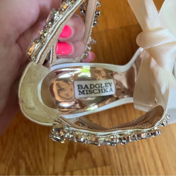 Badgley Mischka Everafter Embellished Block Heel size 5 1/2 - Picture 4 of 6